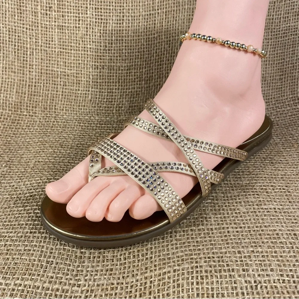 vince camuto sandals thong rose gold studded straps flip flops women sz 7.5 M - Picture 1 of 8